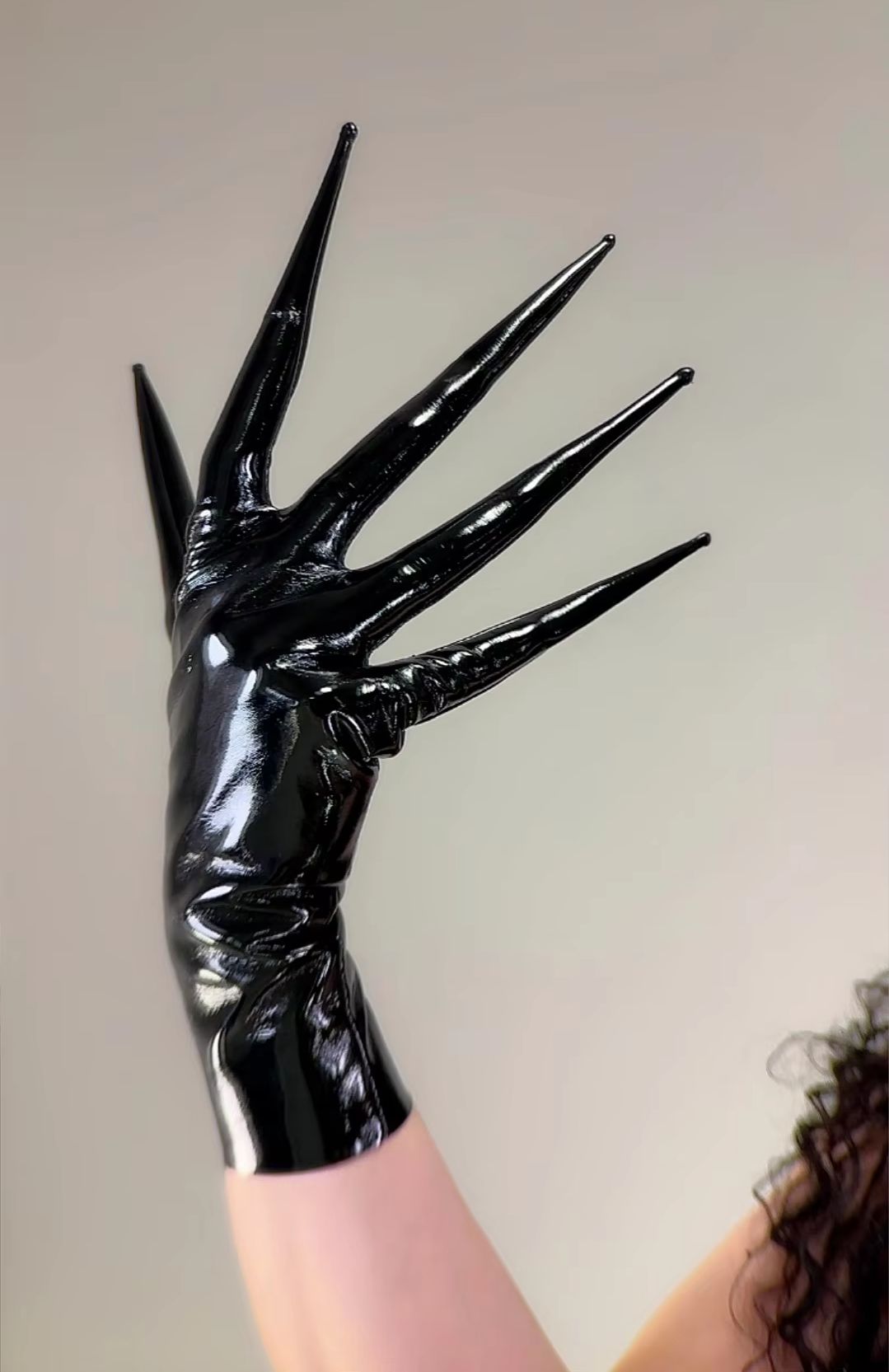 Patent Leather Shine - Parlak Siyah Pençe Eldivenleri Sivri Parmaklı